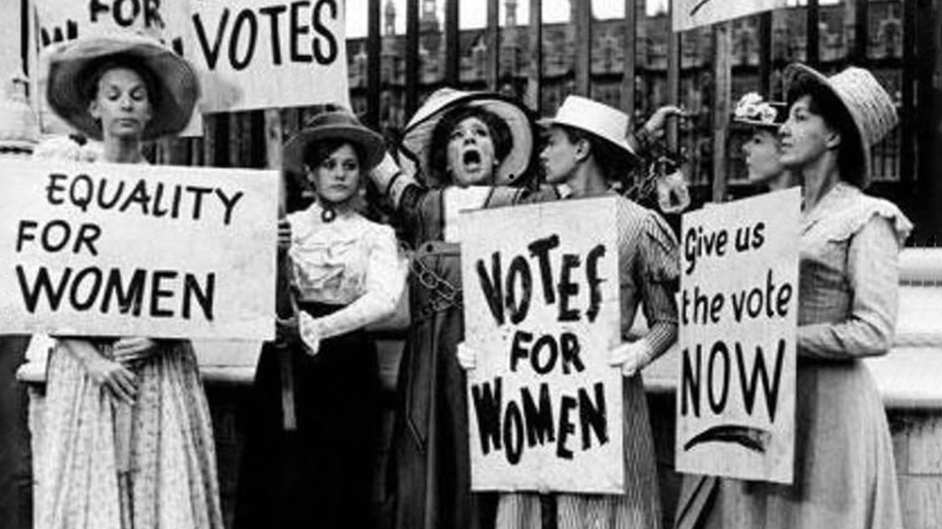 The 1920s Women’s Revolution in Fashion