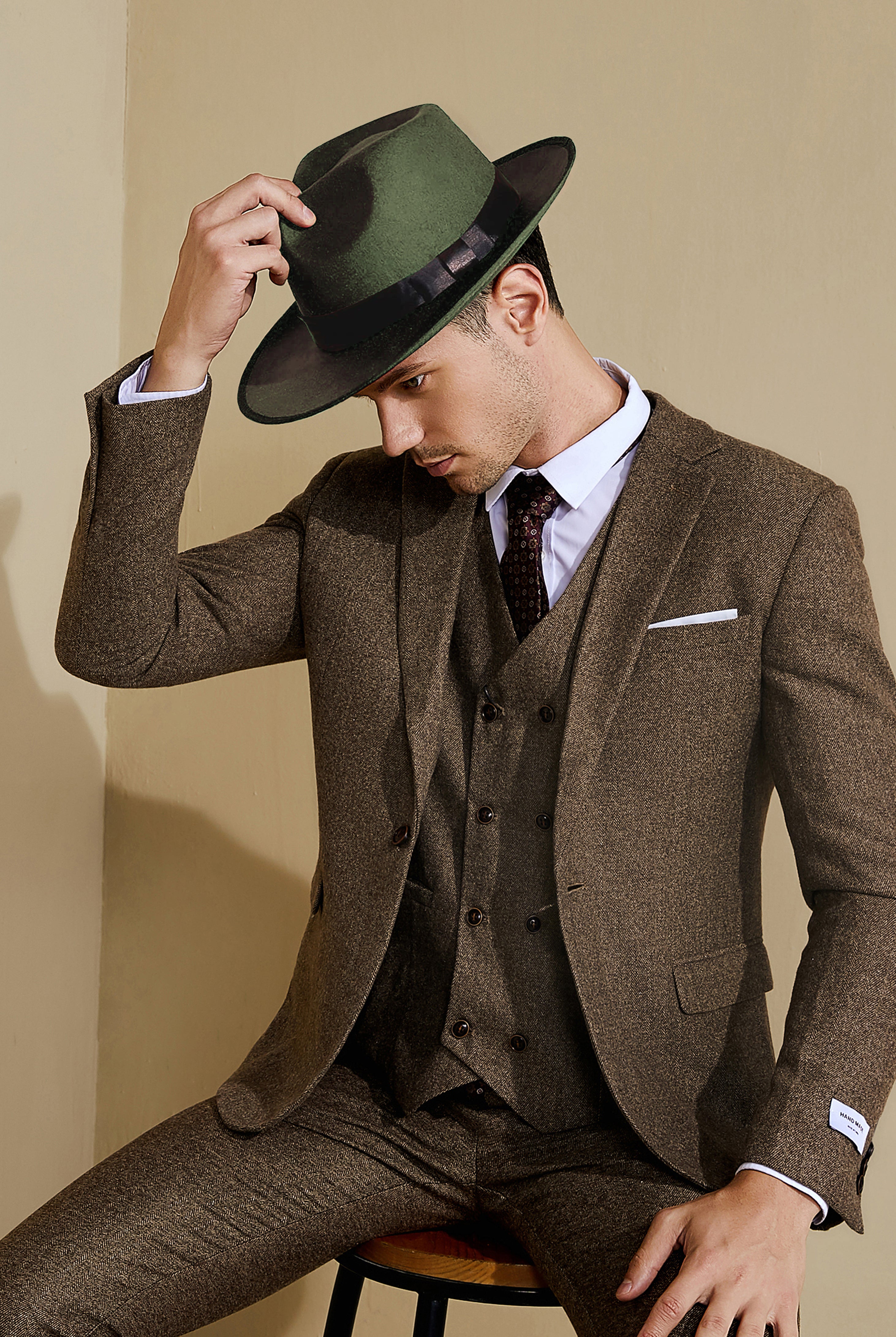 1920s Men's Fashion: Vests, Fedoras & Outfits BABEYOND 1920s Men's Fashion: Vests, Fedoras & Outfits BABEYOND
