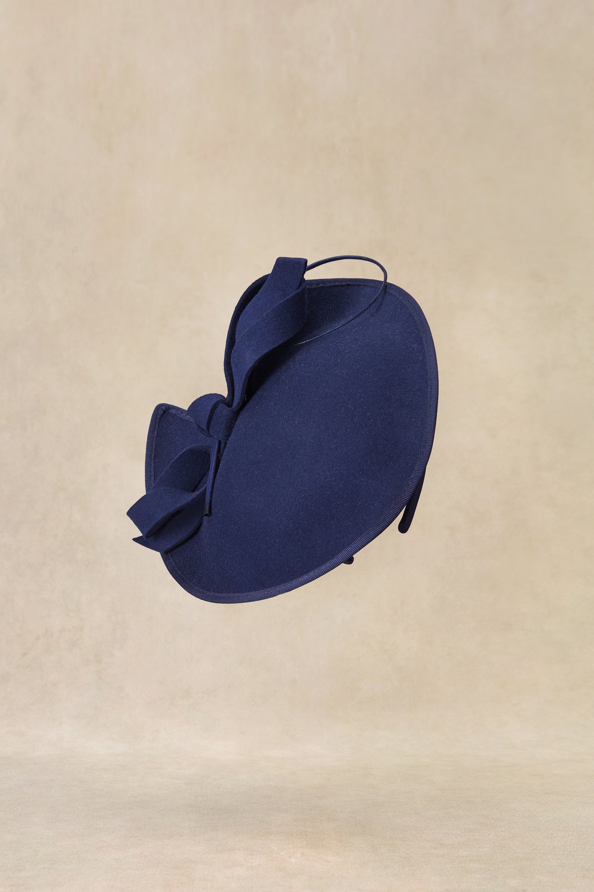 Fascinator Hat - Large Felt Bow Derby Fascinator | BABEYOND display picture 1