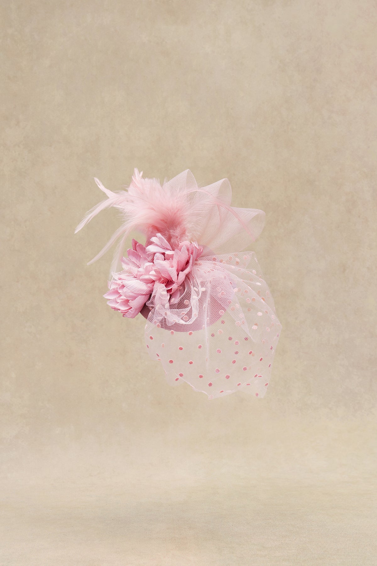Shop Fascinator Hat - Floral Feather Veil Fascinator | BABEYOND display picture 3