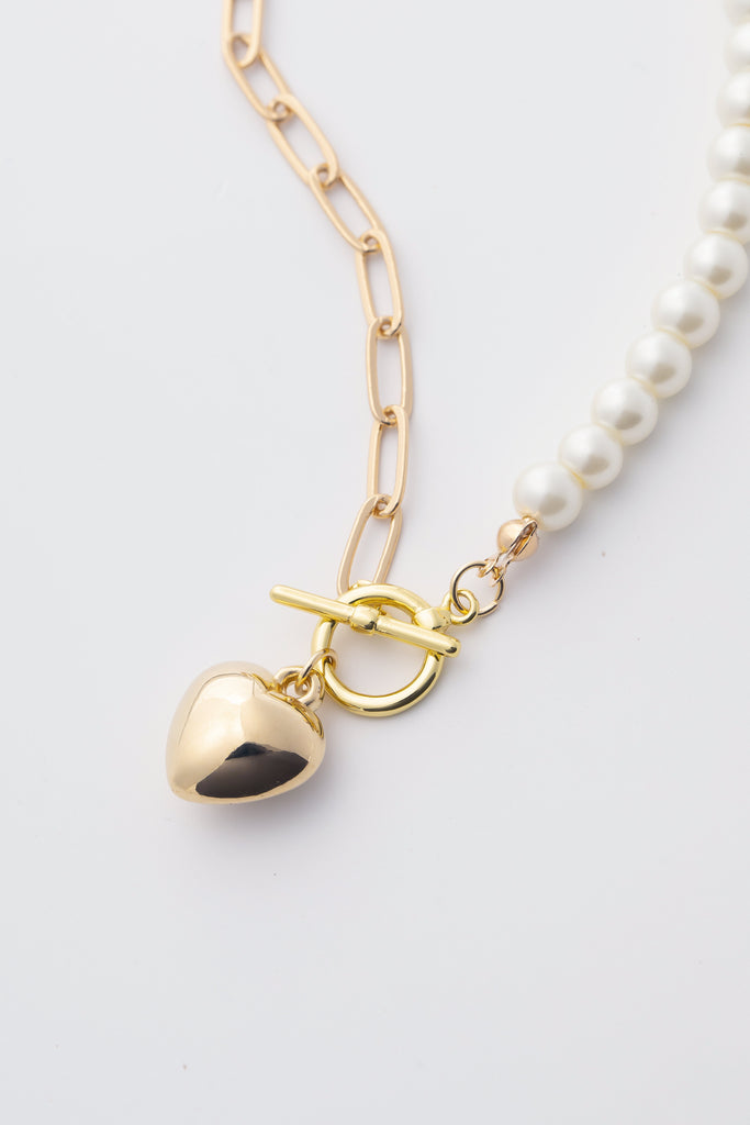 Heart-Shaped Pendant Pearl Necklace - BABEYOND