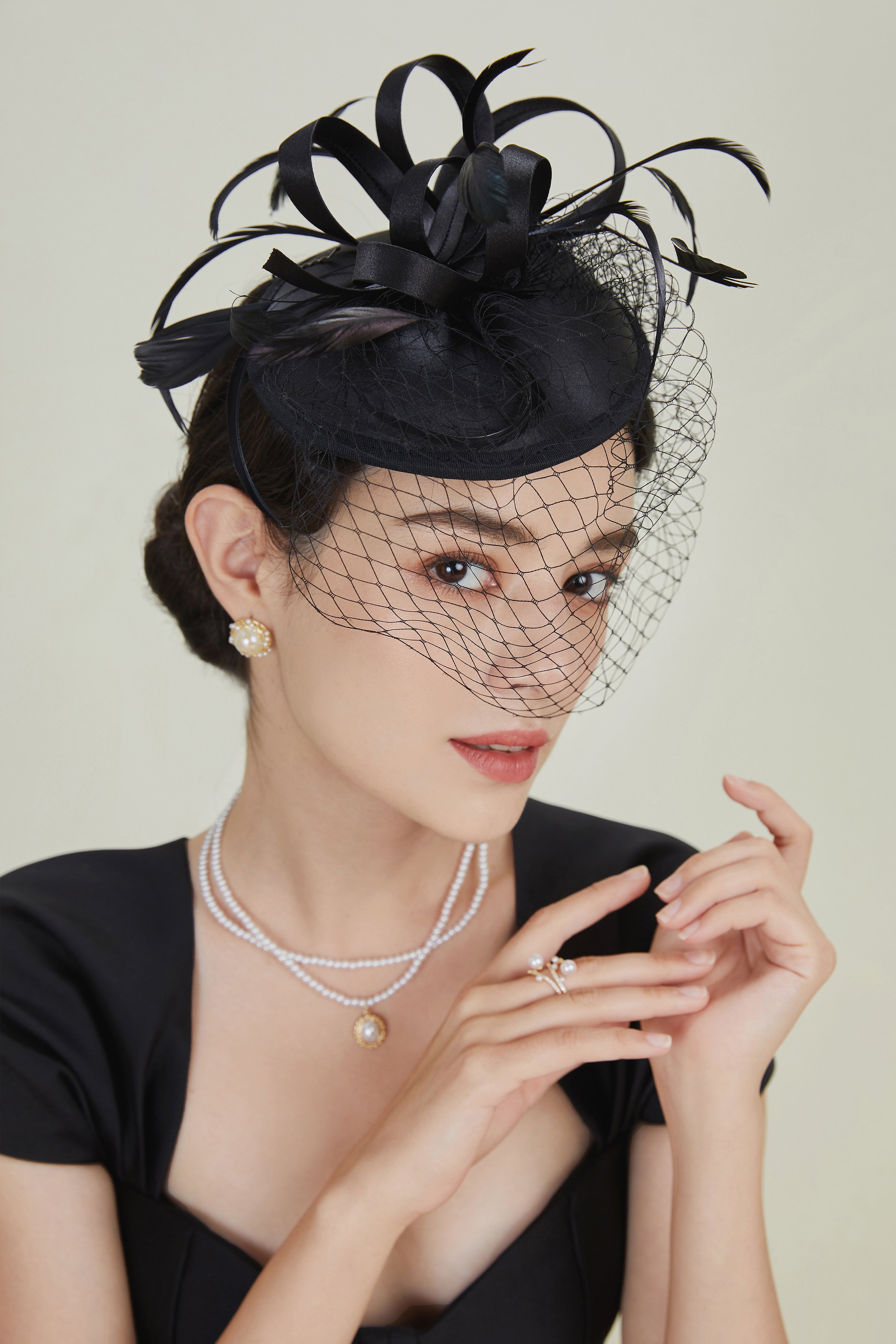 Vintage Pillbox Veil Cocktail Fascinator | Black | 1