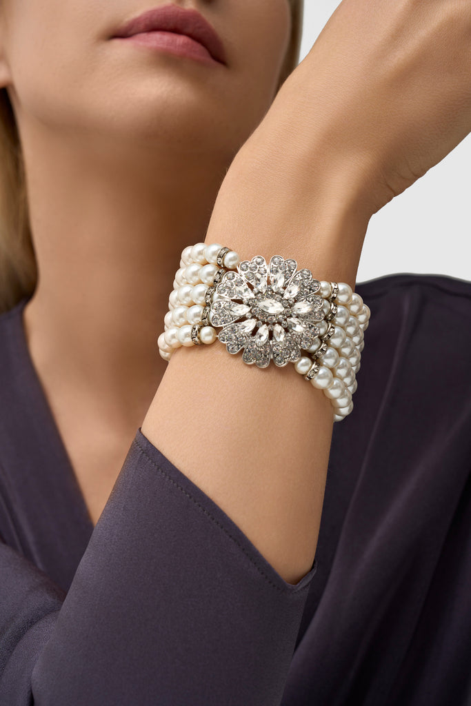 Stunning Zircon Studded Pearl Bracelet - BABEYOND