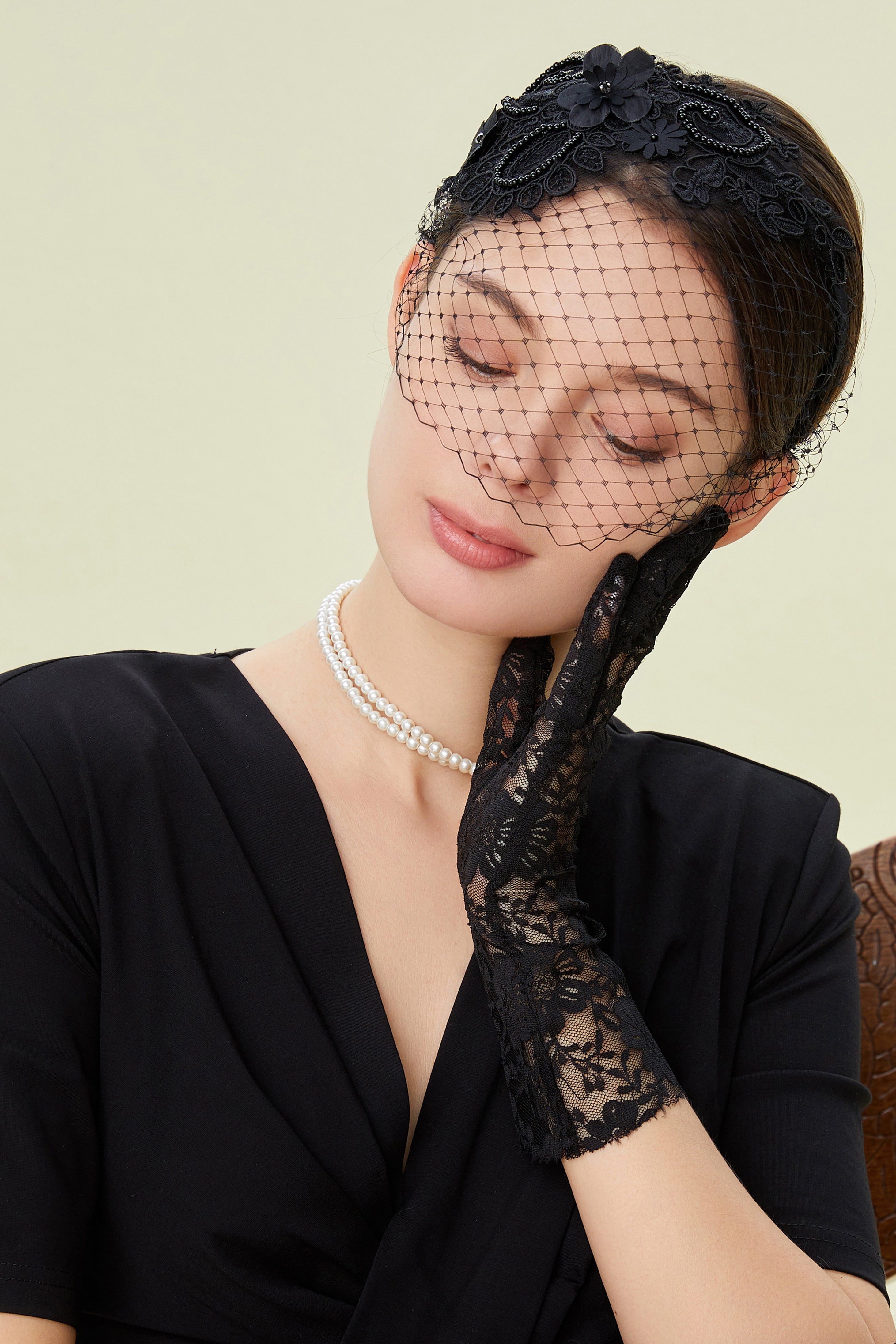 Vintage Veil Lace Cocktail Fascinator | black | 2